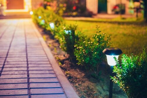 7 Best Solar Lights for Gardens - UK Comparison & Reviews