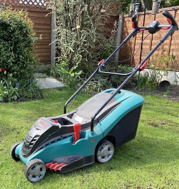 Best Lawnmower For Small Uneven Garden