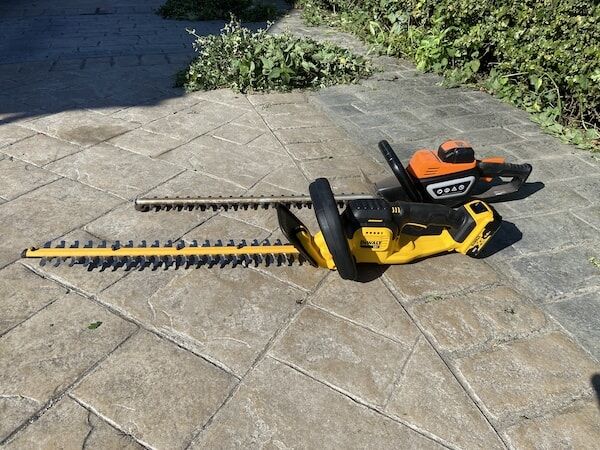 6 Best Cordless Hedge Trimmers UK Test Review